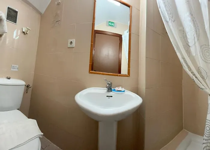 罗斯阿克斯酒店 *