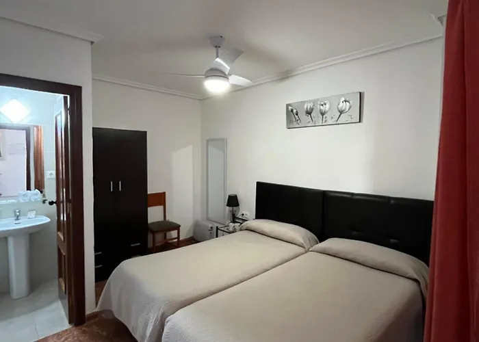 罗斯阿克斯酒店 *