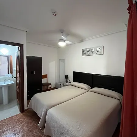 罗斯阿克斯酒店 *